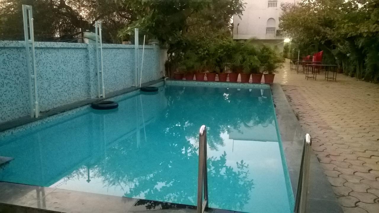 Oyo 14856 Resort Raghav Palace Indore Exterior photo
